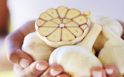 Չնայած նրա սուր հոտին: Սխտորի վրա հիմնված բերանի լվացումը կարող է գերազանցել սովորական հակասեպտիկներին