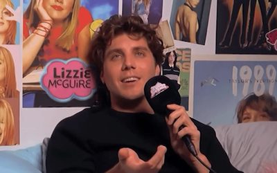 Լուկաս Գեյջն ասում է, որ դեռևս կապ ունի կանանց հետ և իրեն անվանում է «10% ուղիղ»