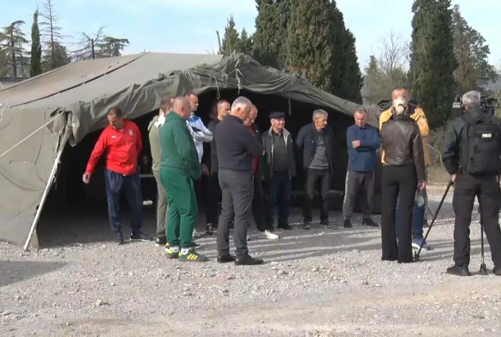 Բոսնիա և Հերցեգովինայի ժողովուրդը կոչ է արել Մույովիչին և Ռադուլովիչին ընդունել առաջարկը.