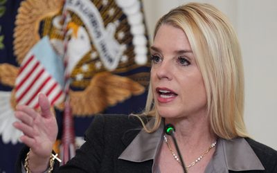 Բոնդին ասում է, որ ԱՄՆ արդարադատության նախարարությունը կհետաքննի Էփշտեյնի կապերը Թրամփի հակառակորդների հետ.