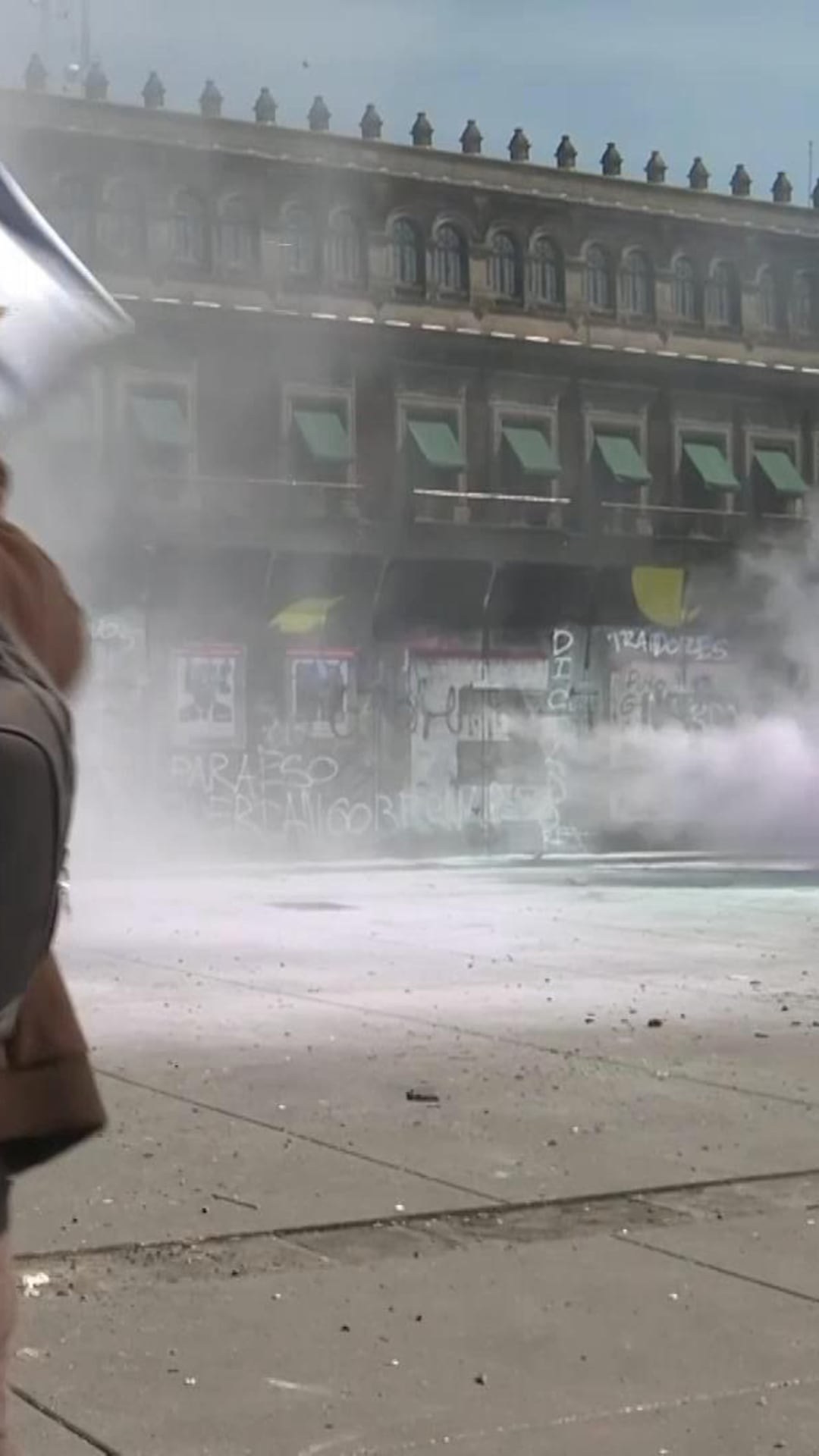 Մեխիկոյում բախումներ են սկսվել, երբ հազարավոր մարդիկ բողոքում են կառավարության դեմ