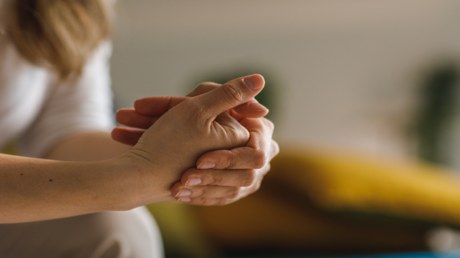 Ճշմարտությունը ծնկների ճաքերի և արթրիտի փոխհարաբերությունների մասին