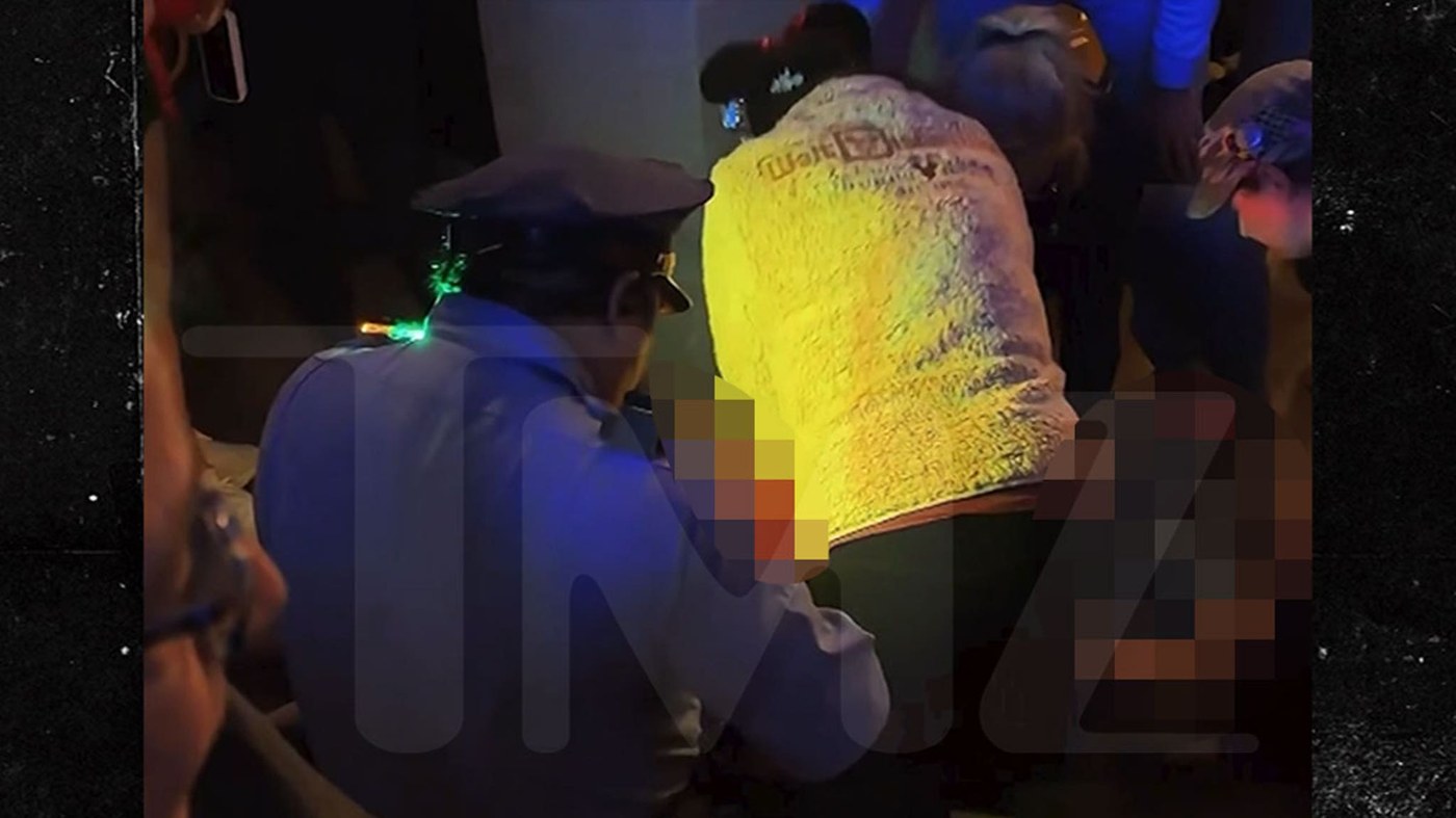 Disney World Horror-ում, անձը շտապ բժշկական օգնության է ենթարկվել տեսանյութում