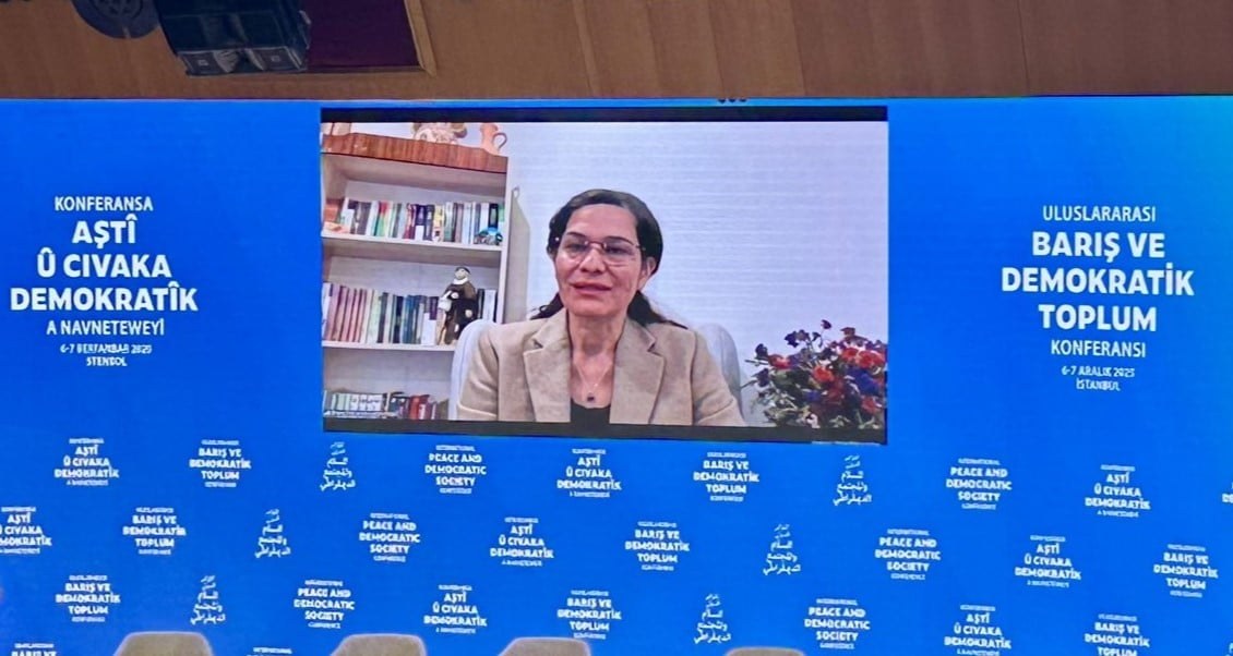 Սիրիայի քրդերի առաջնորդը առցանց միանում է Ստամբուլի խաղաղության կոնֆերանսին այն բանից հետո, երբ թուրքական կառավարությունը արգելափակել է նրա մուտքը