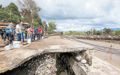 Մարկոսն այցելում է թայֆունից տուժած Negros Occidental