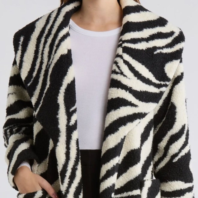 Այս 8 Statement Coats-ը ամբողջ հանդերձանքն է