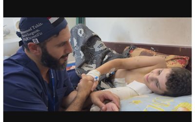 «Առաքելություն» ֆիլմի պրոդյուսեր Մայք Լերները՝ հեռախոսներ մաքսանենգ ճանապարհով Գազա տեղափոխելու մասին՝ վիրաբույժին նկարահանելու զոհերի դեմ պայքարում. «Եթե նրանք փրկեն մեկ կյանք, դա դիմադրության ակտ է»