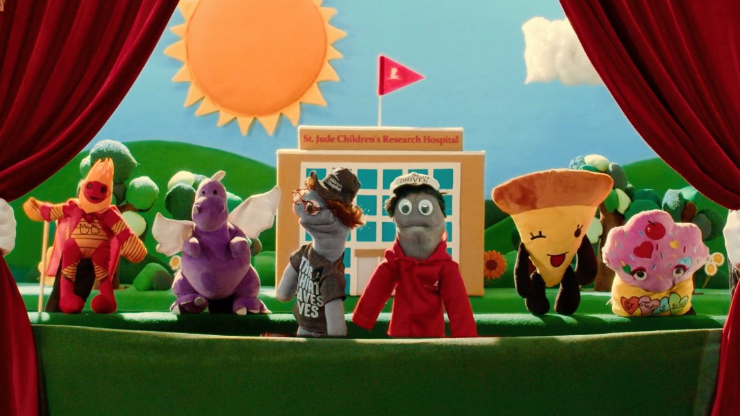 Քեկե Փալմերը, Էշլի Պարկը և Էնթոնի Անդերսոնի ձայնային տիկնիկները New St. Jude Children’s Research Hospital PSA-ում