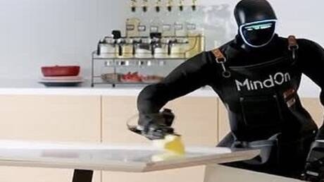 Չինական ստարտափ ընկերությունը ներկայացրել է մարդանման ռոբոտ, որը տիրապետում է կենցաղային տարբեր գործեր (տեսանյութ)