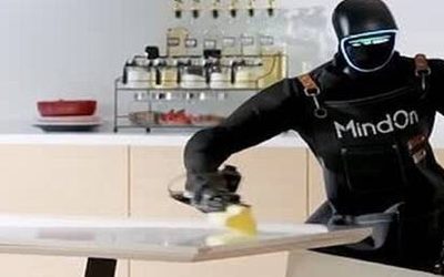 Չինական ստարտափ ընկերությունը ներկայացրել է մարդանման ռոբոտ, որը տիրապետում է կենցաղային տարբեր գործեր (տեսանյութ)