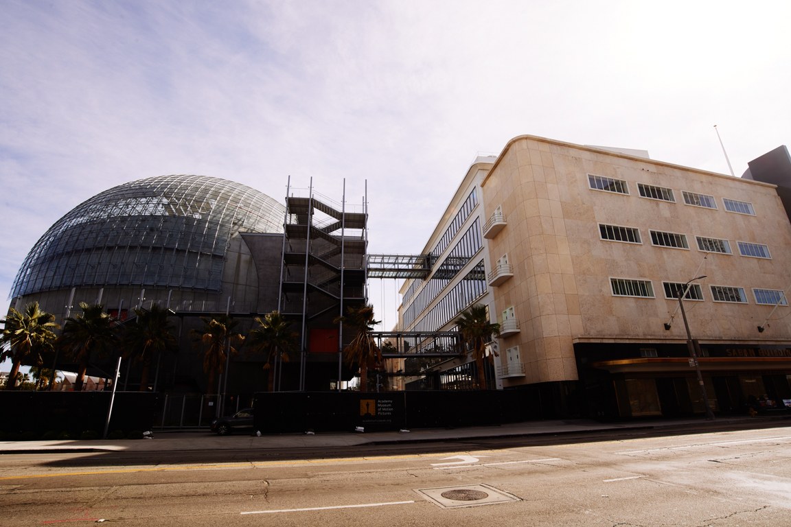 Ակադեմիան սեղմում է իր գոտին հեռուստատեսային հաջորդ գործարքից առաջ