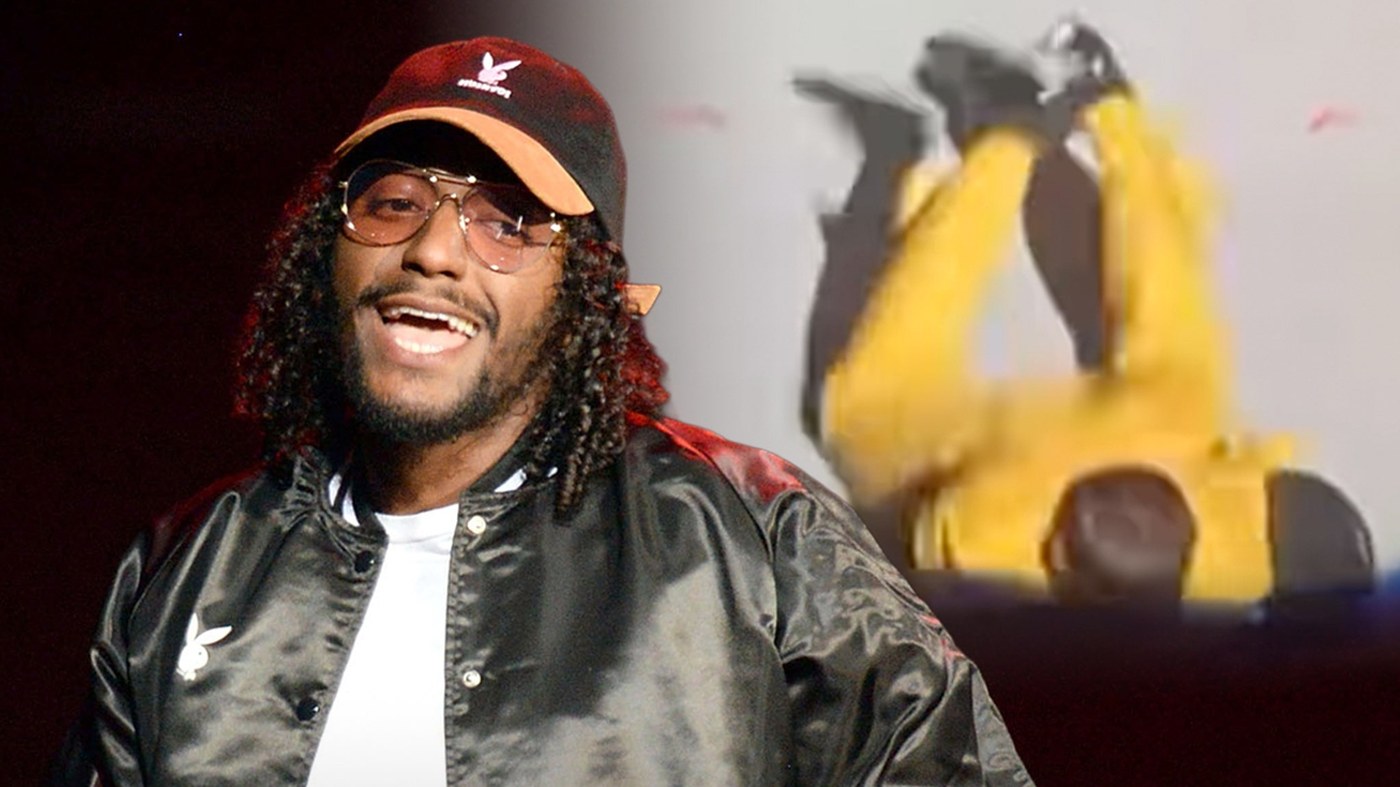 R&B երգիչ Լլոյդ Ֆեյսպլանտսը բեմում, տեսանյութում